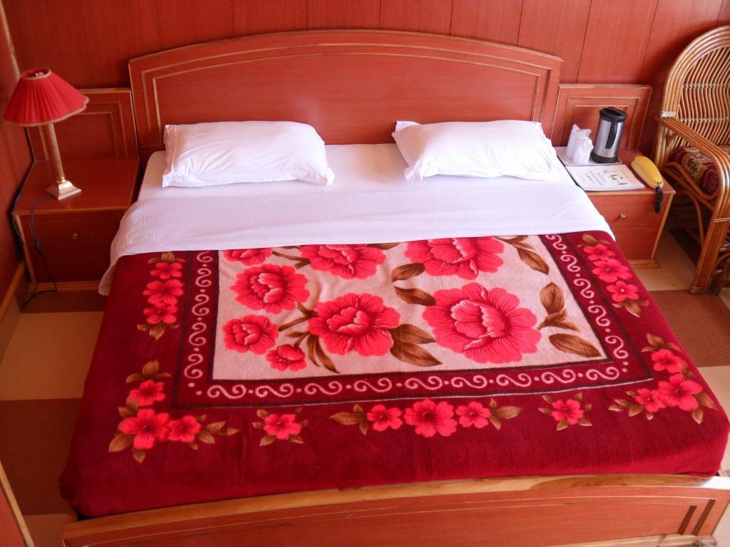Uttarakhand Resort Kausani Bagian luar foto